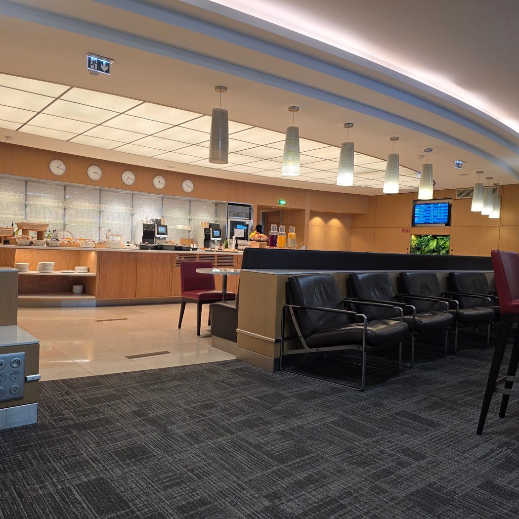 American Airlines Admirals Club | CDG Terminal 2A 3